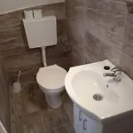 R4 Rolleder Apartman-haz דירה