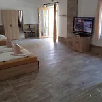R4 Rolleder Apartman-haz *