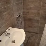 R4 Rolleder Apartman-haz