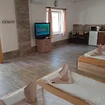 R4 Rolleder Apartman-haz