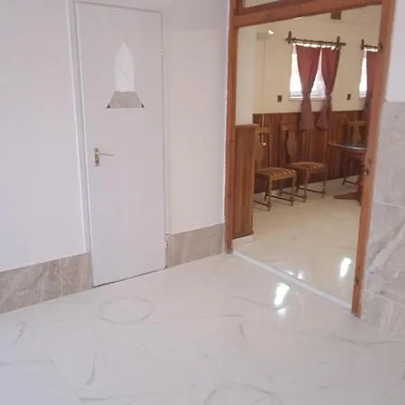 R4 Rolleder Apartman-haz Siklos