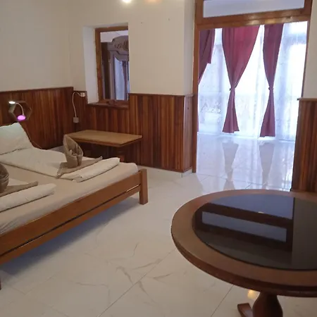Apartment R4 Rolleder Apartman-haz Siklos