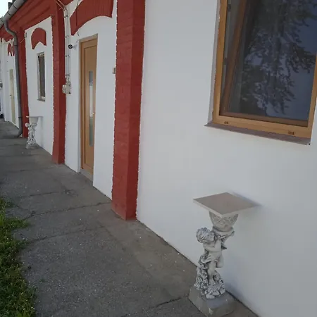 Apartment R4 Rolleder Apartman-haz Siklos