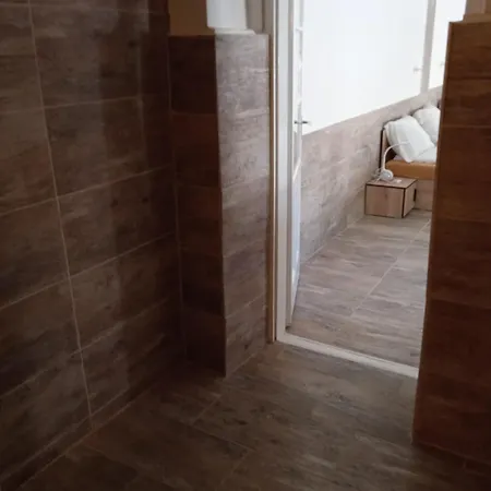 R4 Rolleder Apartman-haz Siklos