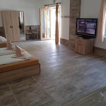 R4 Rolleder Apartman-haz *
