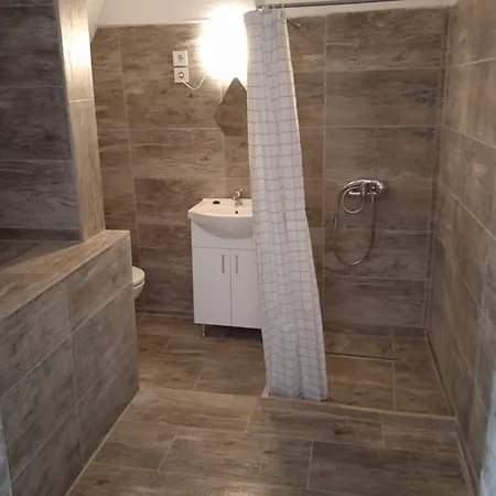 R4 Rolleder Apartman-haz Siklos