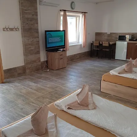 R4 Rolleder Apartman-haz