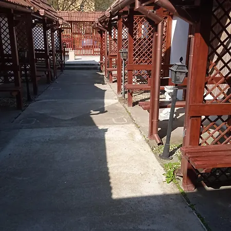 R4 Rolleder Apartman-haz דירה
