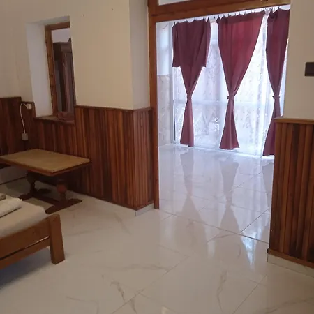 R4 Rolleder Apartman-haz Siklos
