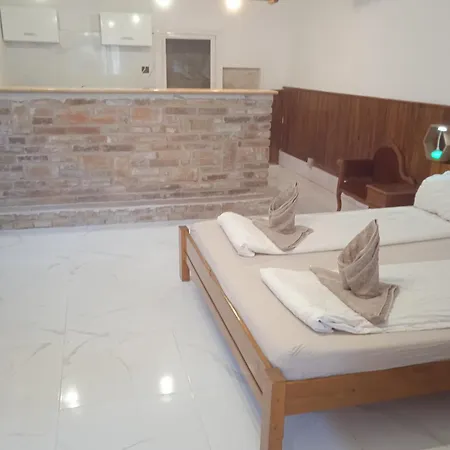 Apartment R4 Rolleder Apartman-haz