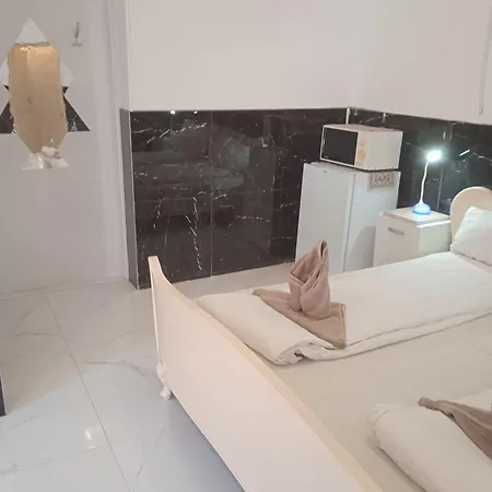 R4 Rolleder Apartman-haz Apartment