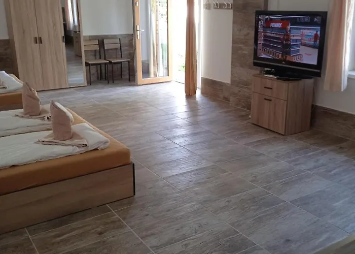 R4 Rolleder Apartman-haz *