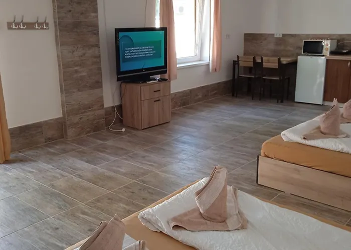 R4 Rolleder Apartman-haz